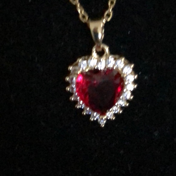 Elegant Red Heart Pendant Necklace and Earring Set - Picture 8 of 10